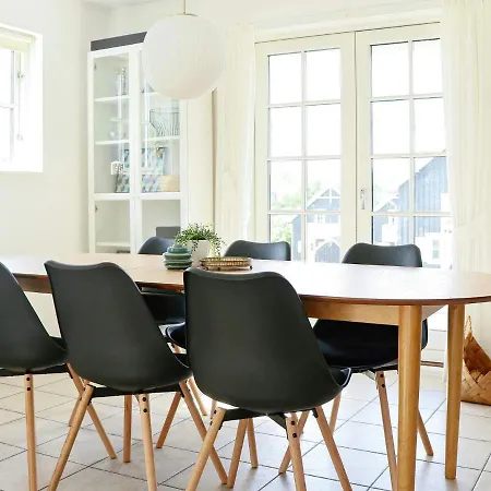 Four-bedroom In 1 Holiday home