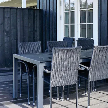 Holiday home Four-bedroom In 1 *